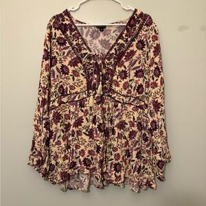 Torrid Floral Print V Neck Blouse in Cream and Purple, Size 4X Women’s